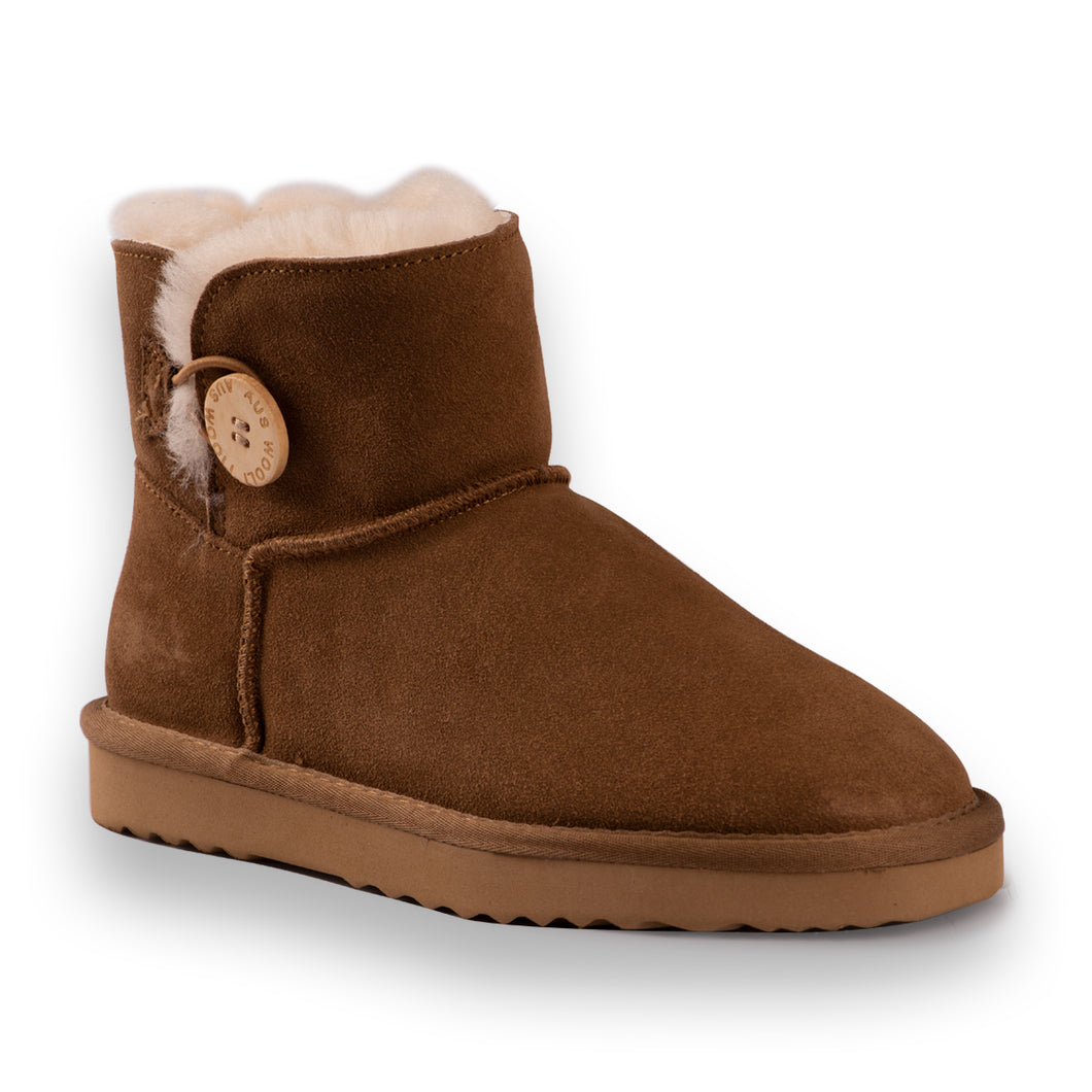 AUS WOOLI UGG SHORT SHEEPSKIN BUTTON BOOT - Chestnut/Tan