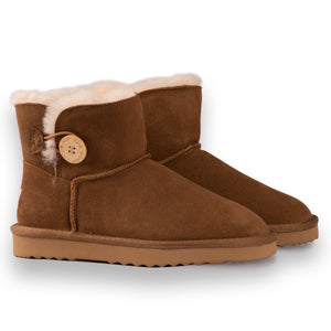 AUS WOOLI UGG SHORT SHEEPSKIN BUTTON BOOT - Chestnut/Tan